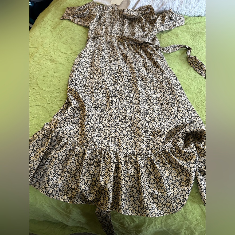 Sandro floral wrap dress. NWT. French size 40 - Picture 5 of 6